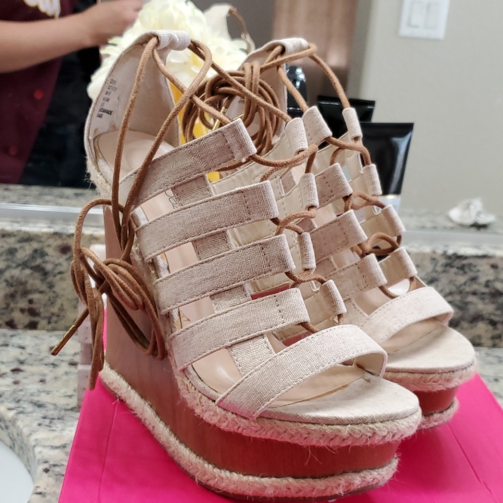 SHOEDAZZLE *